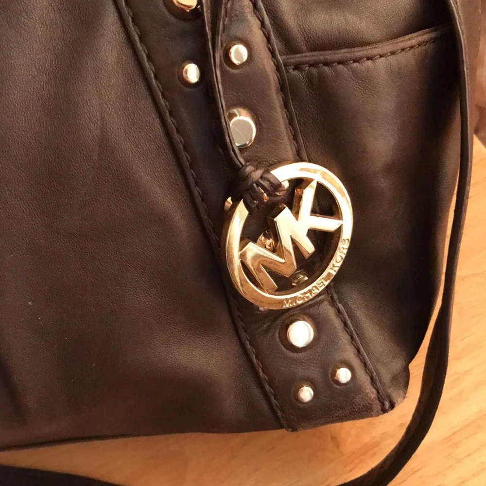 MICHAEL KORS butter soft brown leather purse. EUC - Picture 8 of 13